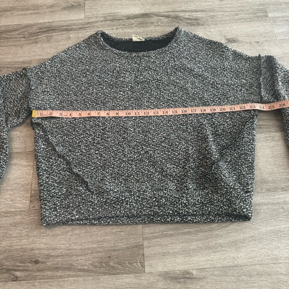 Peach Love Black and White sweater - Picture 5 of 7